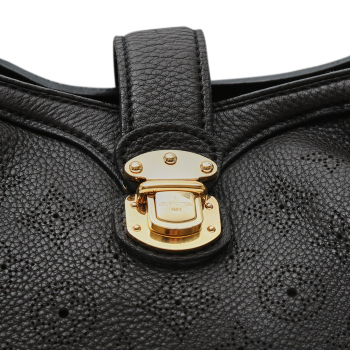 Louis Vuitton XS shoulder bag in brown mahina leather - Detail D1