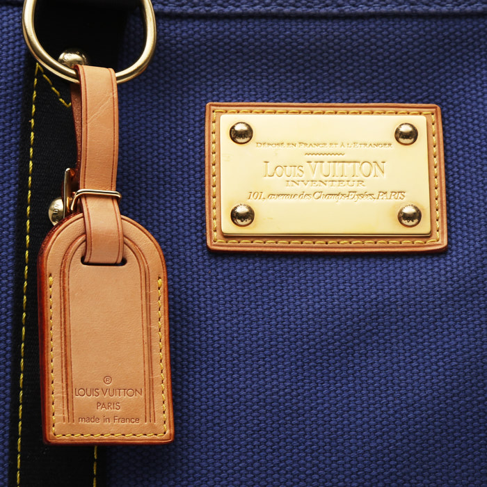 Louis Vuitton Antigua shopping bag in navy blue and black canvas - Detail D1