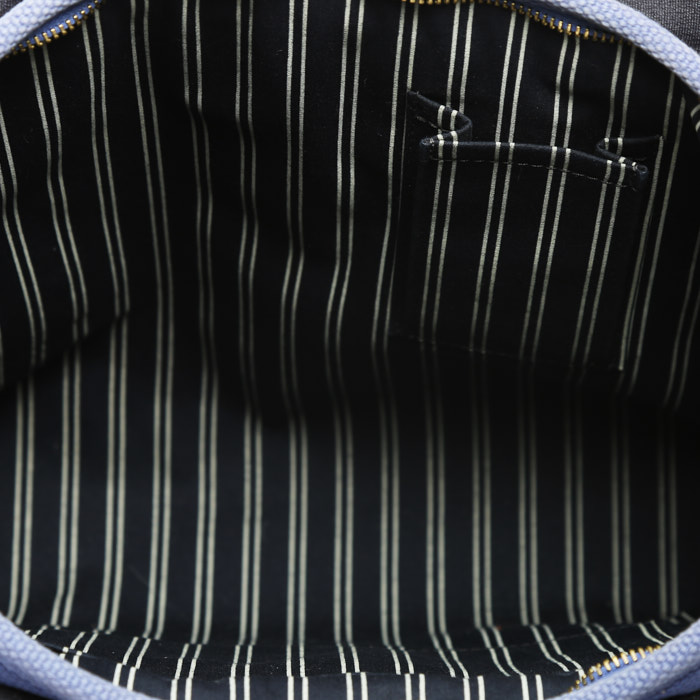 Louis Vuitton Antigua shopping bag in navy blue and black canvas - Detail D4
