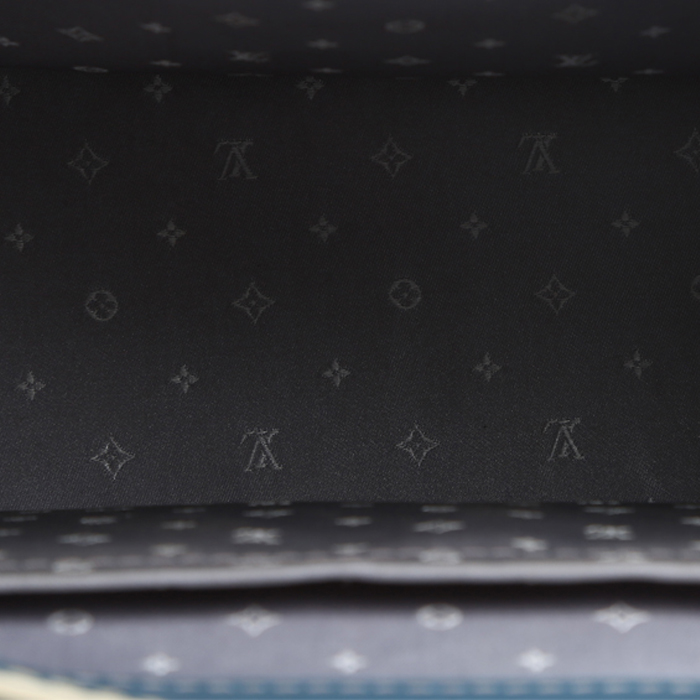 Louis Vuitton  Talentueux bag worn on the shoulder or carried in the hand  in blue suhali leather - Detail D2