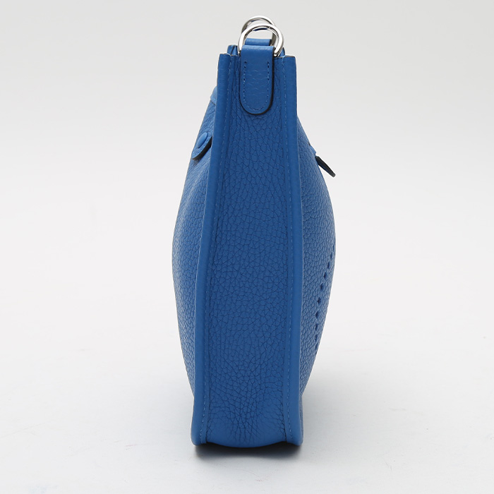 Hermès  Mini Evelyne shoulder bag  in blue togo leather - Detail D5