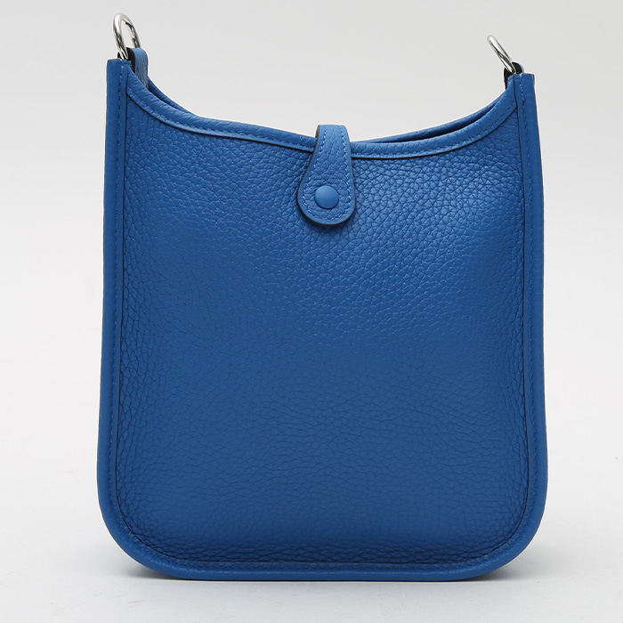 Hermès  Mini Evelyne shoulder bag  in blue togo leather - Detail D7