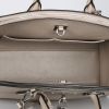 Bolso de mano Louis Vuitton  City Steamer en cuero granulado gris - Detail D4 thumbnail