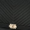 Bolso bandolera Chanel  Wallet on Chain en cuero acolchado con motivos de espigas negro - Detail D1 thumbnail