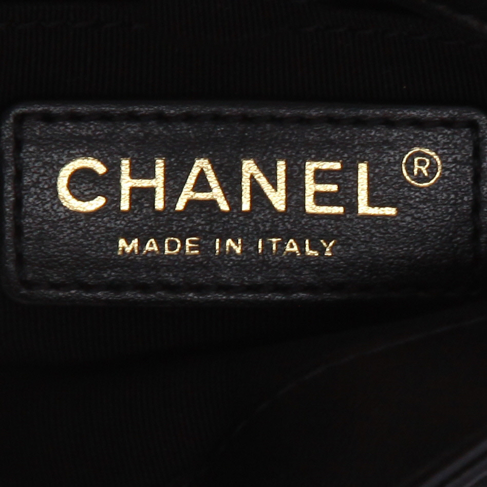 Bolso bandolera Chanel   en cuero acolchado negro - Detail D9