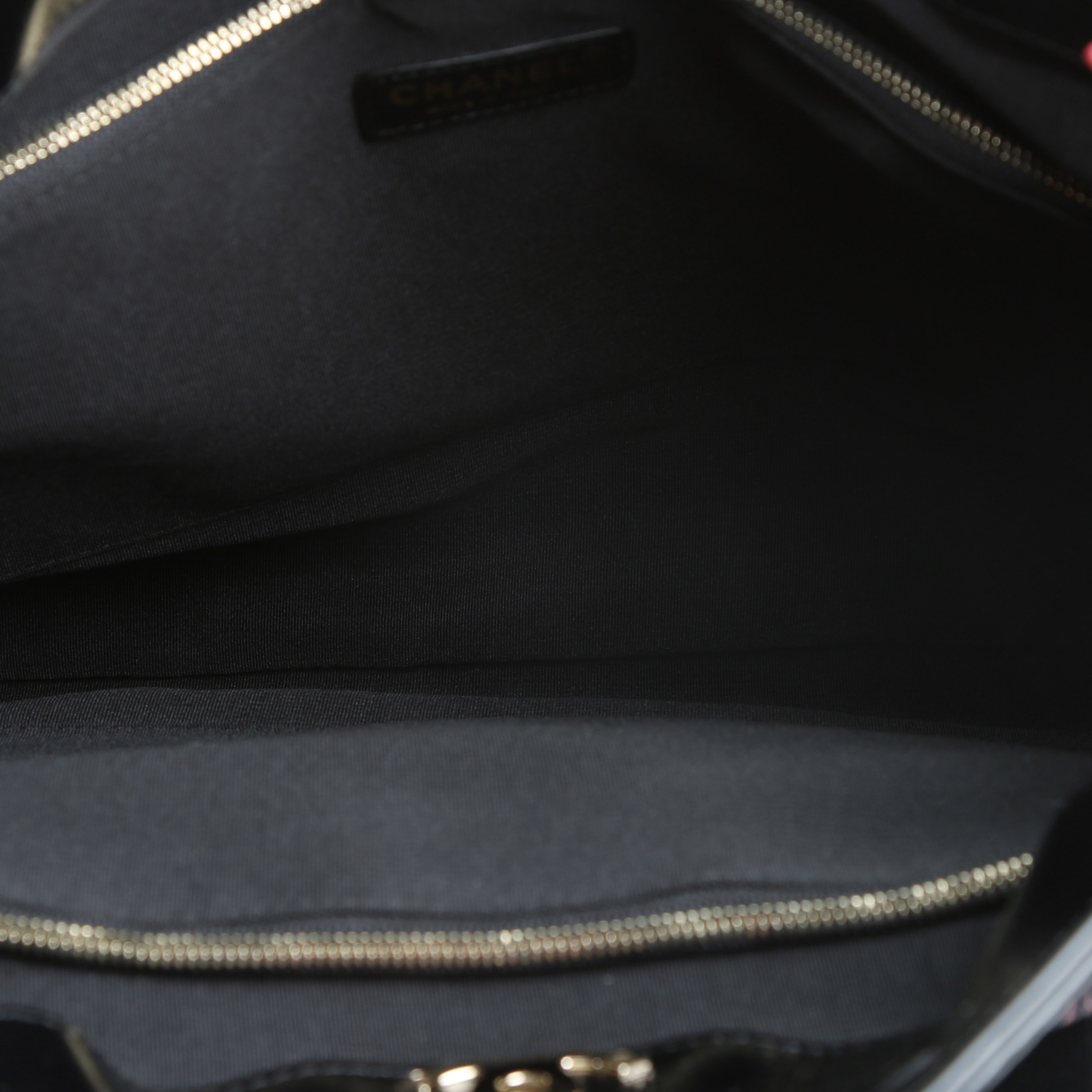 Chanel  31 handbag  in black quilted canvas  and black leather - Detail D3