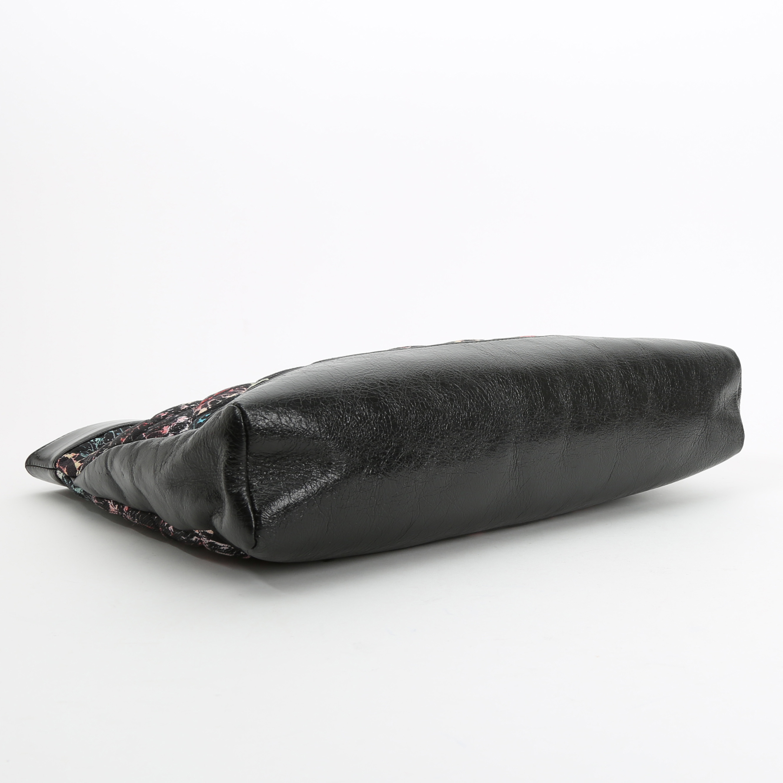 Sac à main Chanel  31 en toile matelassée noire et cuir noir - Detail D5