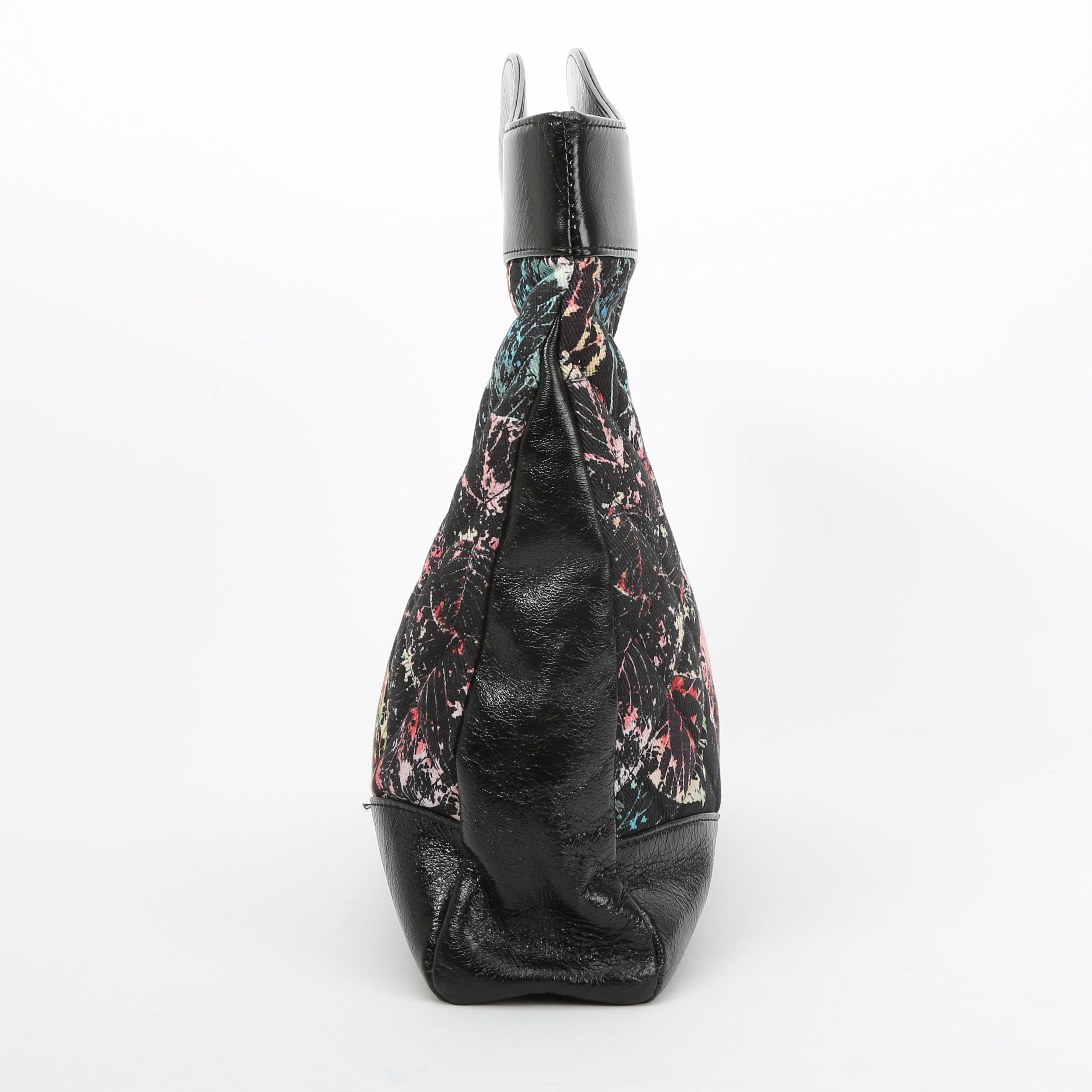 Bolso de mano Chanel  31 en lona acolchada negra y cuero negro - Detail D7