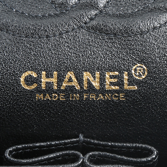 Borsa a tracolla Chanel  Timeless Petit in pelle martellata e trapuntata nera - Detail D5