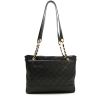 Bolso para llevar al hombro Chanel  Vintage Shopping en cuero acolchado negro - Detail D7 thumbnail