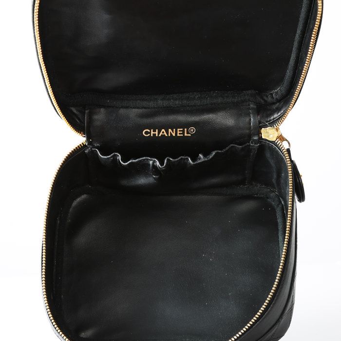 Vanity Chanel  Vanity en cuero negro - Detail D3