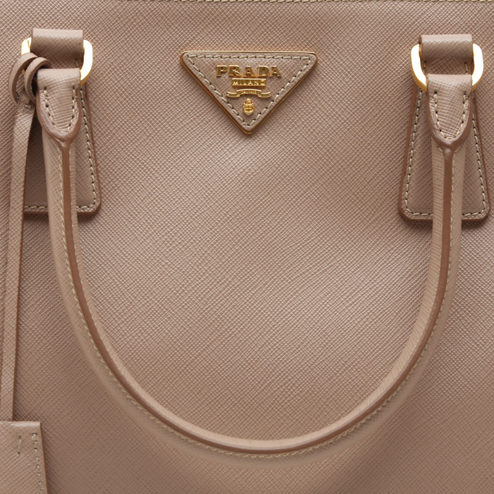 Prada Galleria handbag in pink leather saffiano - Detail D1