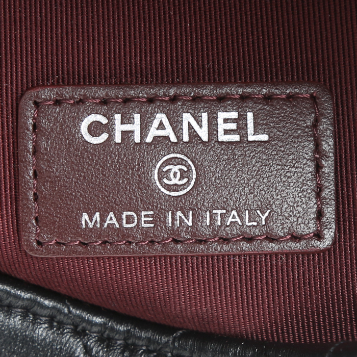 Pochette Chanel  Pochette en cuir matelassé noir - Detail D4