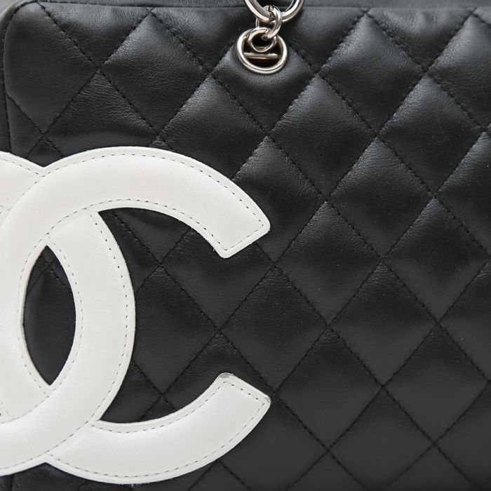 Shopping bag Chanel  Cambon in pelle trapuntata nera - Detail D1
