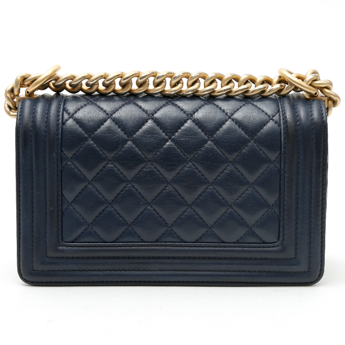 Chanel Boy shoulder bag in navy blue quilted leather - Detail D8