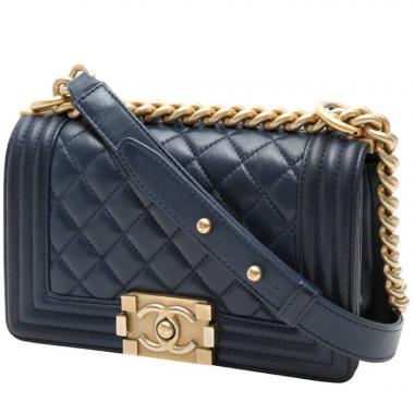 Bolso bandolera Chanel  Boy en cuero acolchado azul marino