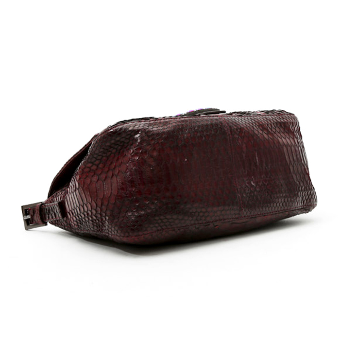 Sac à main Fendi  Baguette en python aubergine - Detail D4