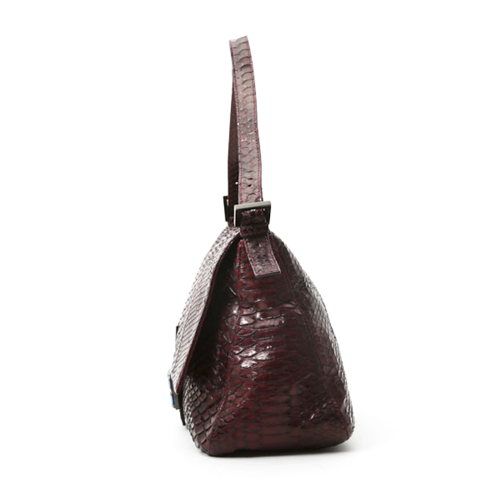 Sac à main Fendi  Baguette en python aubergine - Detail D5