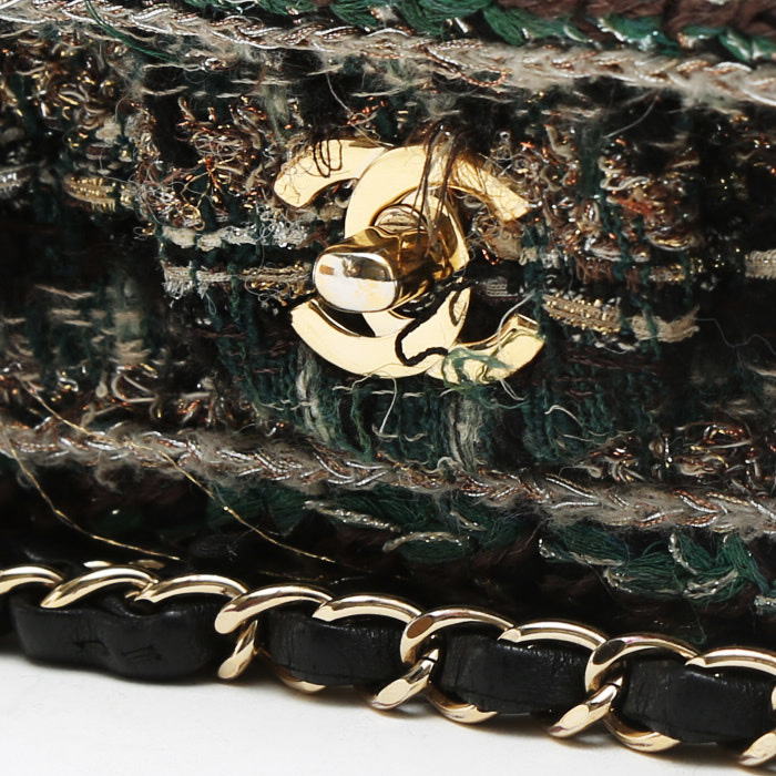Chanel  Timeless small model  handbag  in green and beige tweed - Detail D1