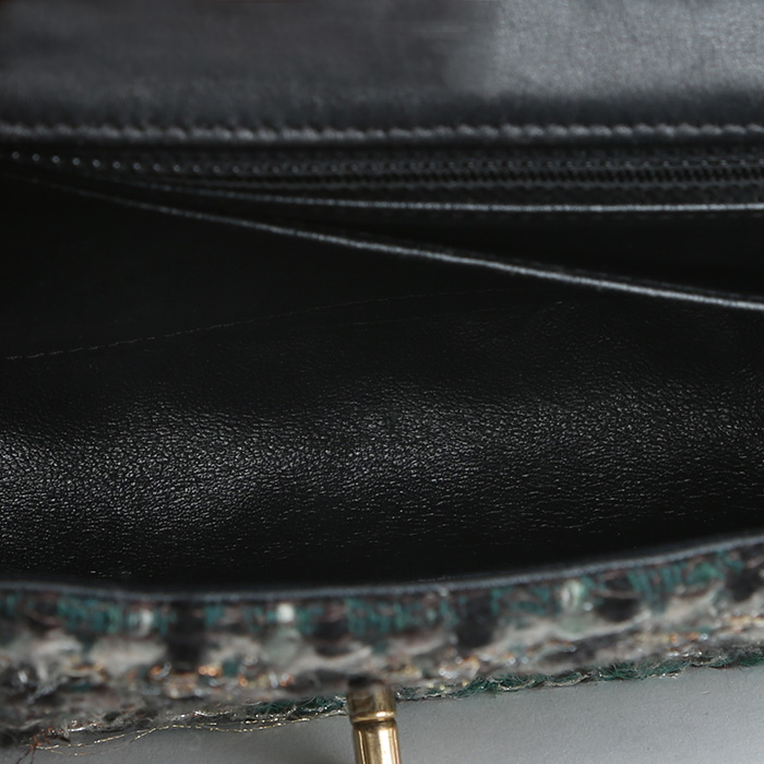 Borsa Chanel  Timeless modello piccolo  in tweed verde e beige - Detail D4