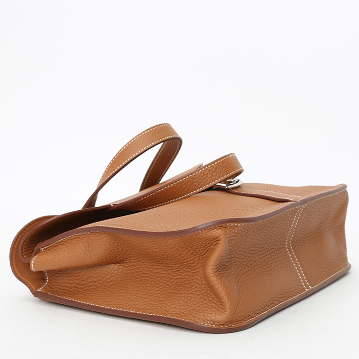 Hermès Halzan shoulder bag in gold togo leather - Detail D4