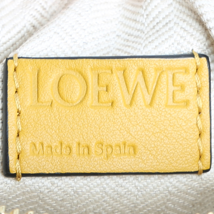 Sac à main Loewe  Puzzle  petit modèle  en cuir jaune - Detail D3