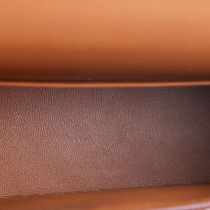 Bolso de mano Hermès  Kelly 20 cm en cuero epsom color oro - Detail D3