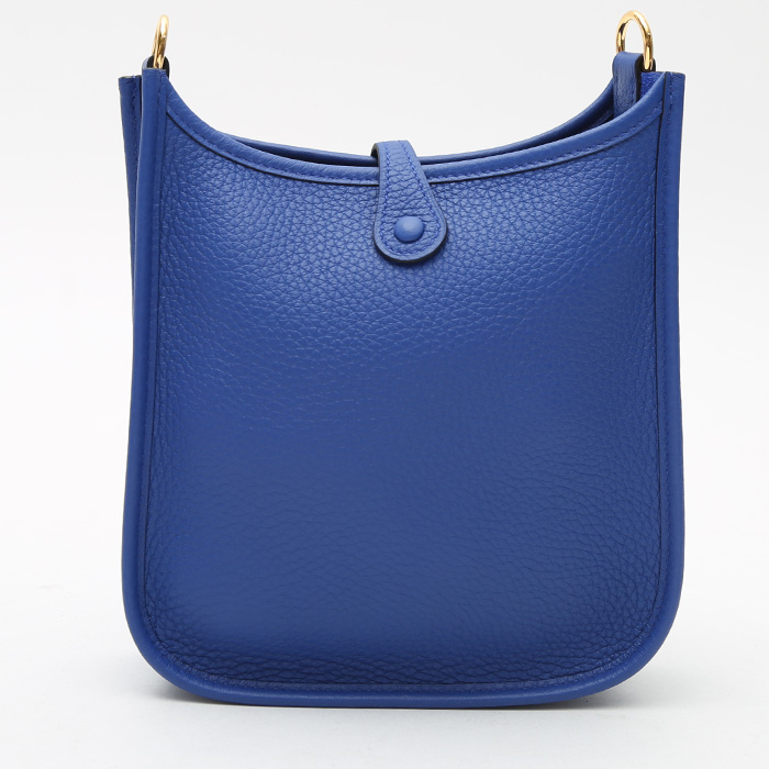Bolso bandolera Hermès  Mini Evelyne en cuero togo azul Zafiro - Detail D7