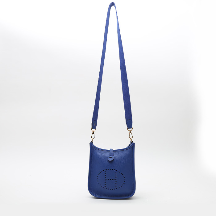 Sac bandoulière Hermès  Mini Evelyne en cuir togo Bleu Saphir - Detail D8