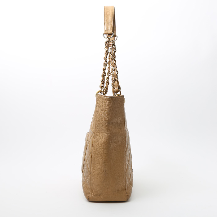 Bolso de mano Chanel Shopping GST en cuero granulado acolchado beige - Detail D6