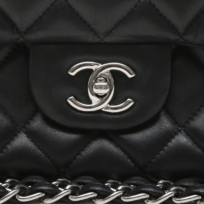 Chanel  Timeless Maxi Jumbo handbag  in black quilted leather - Detail D1