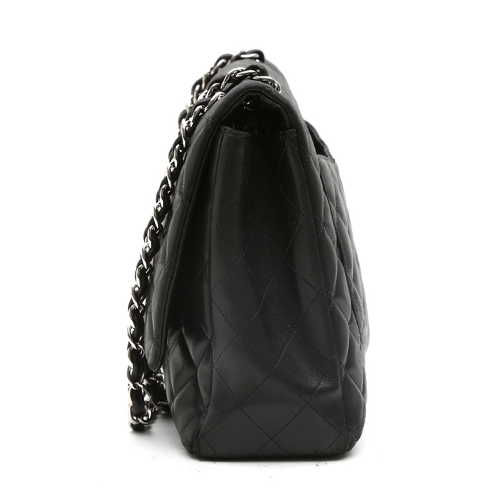 Sac à main Chanel  Timeless Maxi Jumbo en cuir matelassé noir - Detail D8