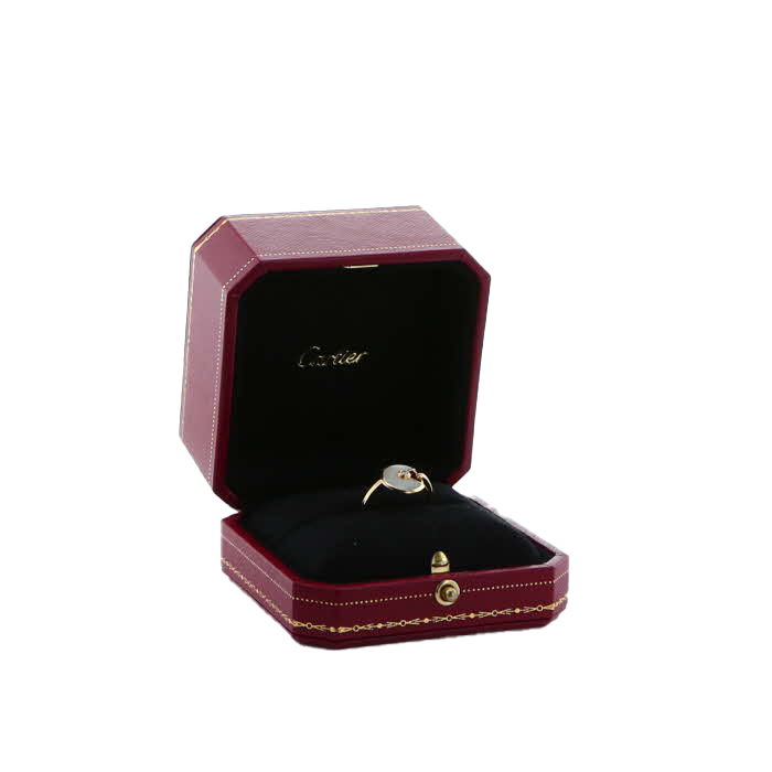 Bague Cartier Amulette en or jaune et diamant - Detail D2