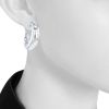 Chaumet Anneau hoop earrings in white gold - Detail D1 thumbnail