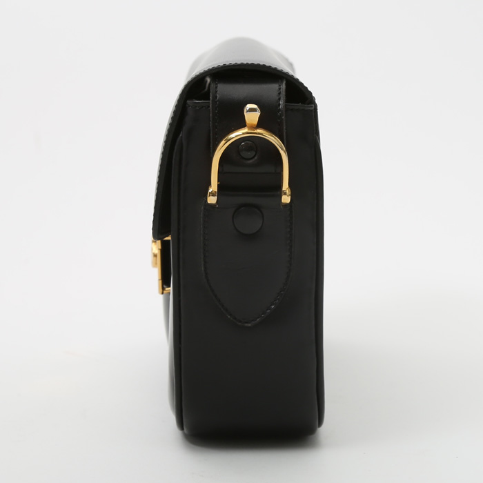 Celine  Vintage bag worn on the shoulder or carried in the hand  in black leather - Detail D6