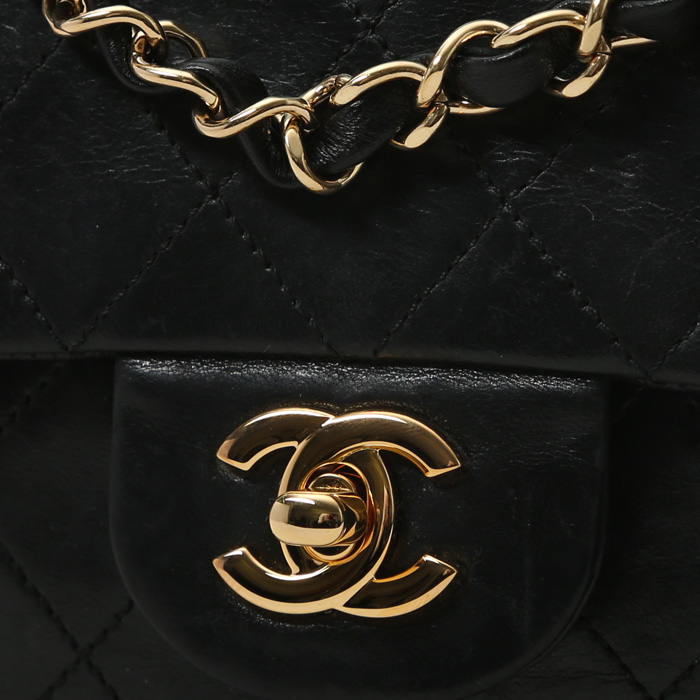 Bolso de mano Chanel  Timeless en cuero acolchado negro - Detail D1