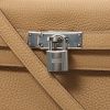 Hermès  Kelly 28 cm handbag  in Biscuit leather taurillon clémence - Detail D1 thumbnail