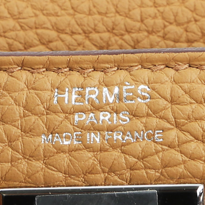 Bolso de mano Hermès  Kelly 28 cm en cuero taurillon clémence Biscuit - Detail D3