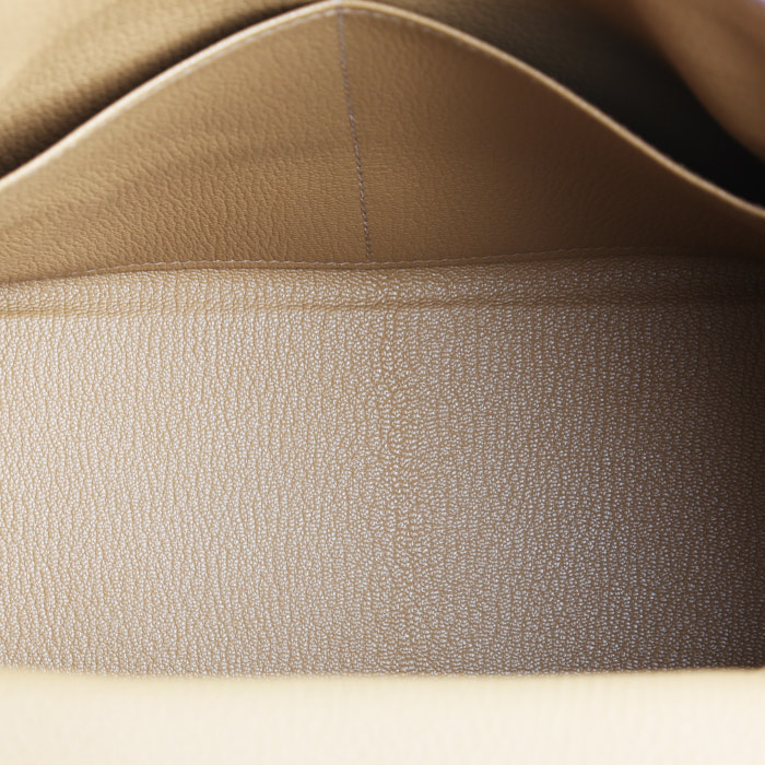 Hermès  Kelly 28 cm handbag  in Biscuit leather taurillon clémence - Detail D4