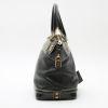 Sac à main Louis Vuitton  Lockit en cuir noir - Detail D5 thumbnail