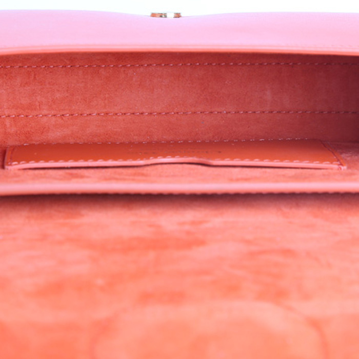 Sac bandoulière Dior Bobby East-West en cuir orange - Detail D3