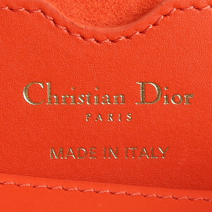 Sac bandoulière Dior Bobby East-West en cuir orange - Detail D4
