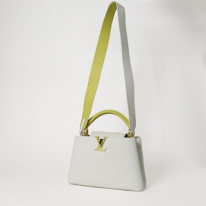 Sac bandoulière Louis Vuitton  Capucines BB en cuir grainé blanc et jaune - Detail D2