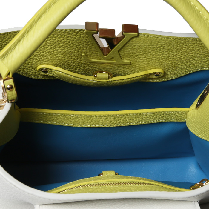 Sac bandoulière Louis Vuitton  Capucines BB en cuir grainé blanc et jaune - Detail D3