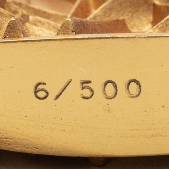 Arnaldo Pomodoro, sculpture "Disco del sole", in gilded bronze, Stefano Johnson edition, signed, stamped and numbered, of 1985 - Detail D5