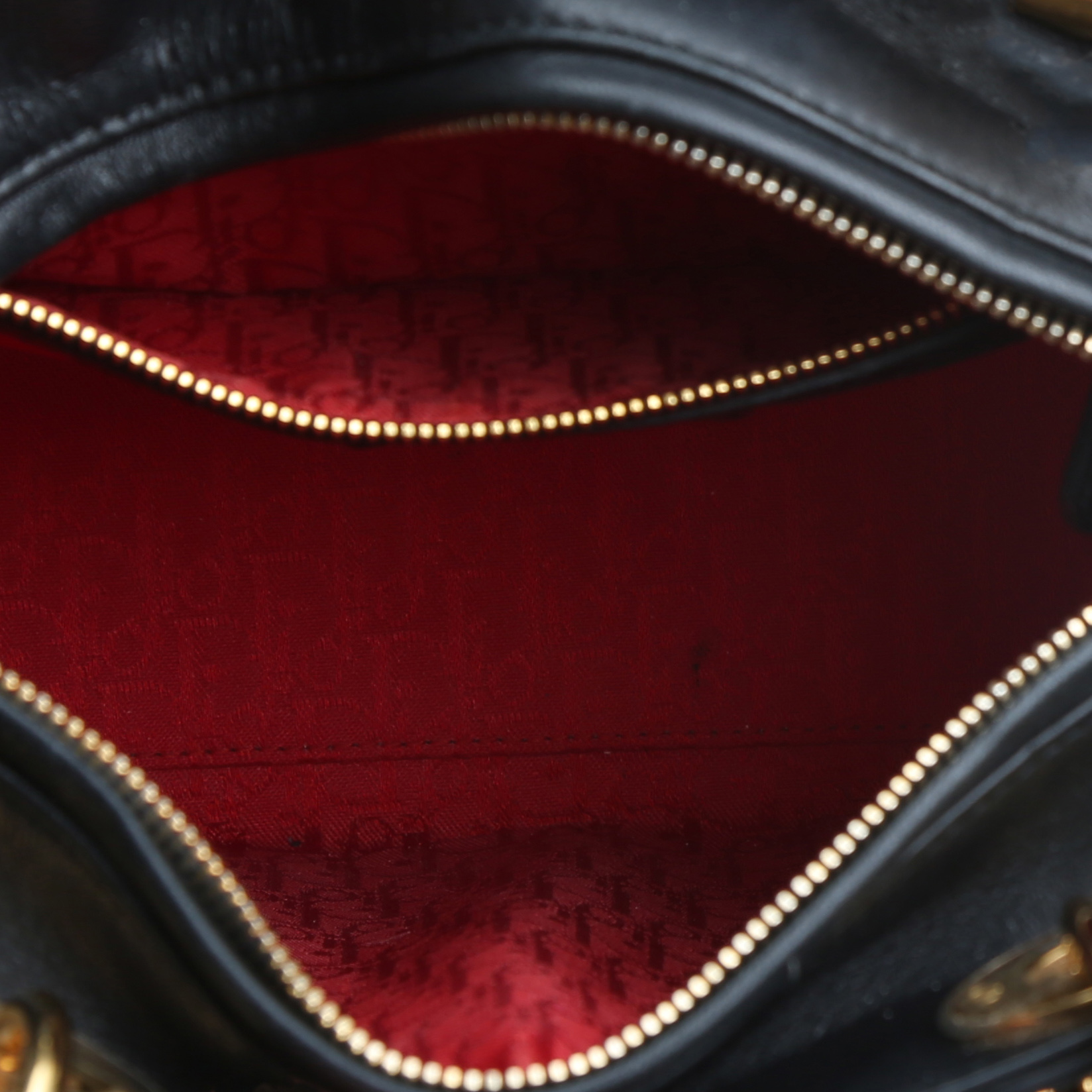 Sac à main Dior  Lady Dior moyen modèle  en cuir cannage noir - Detail D2