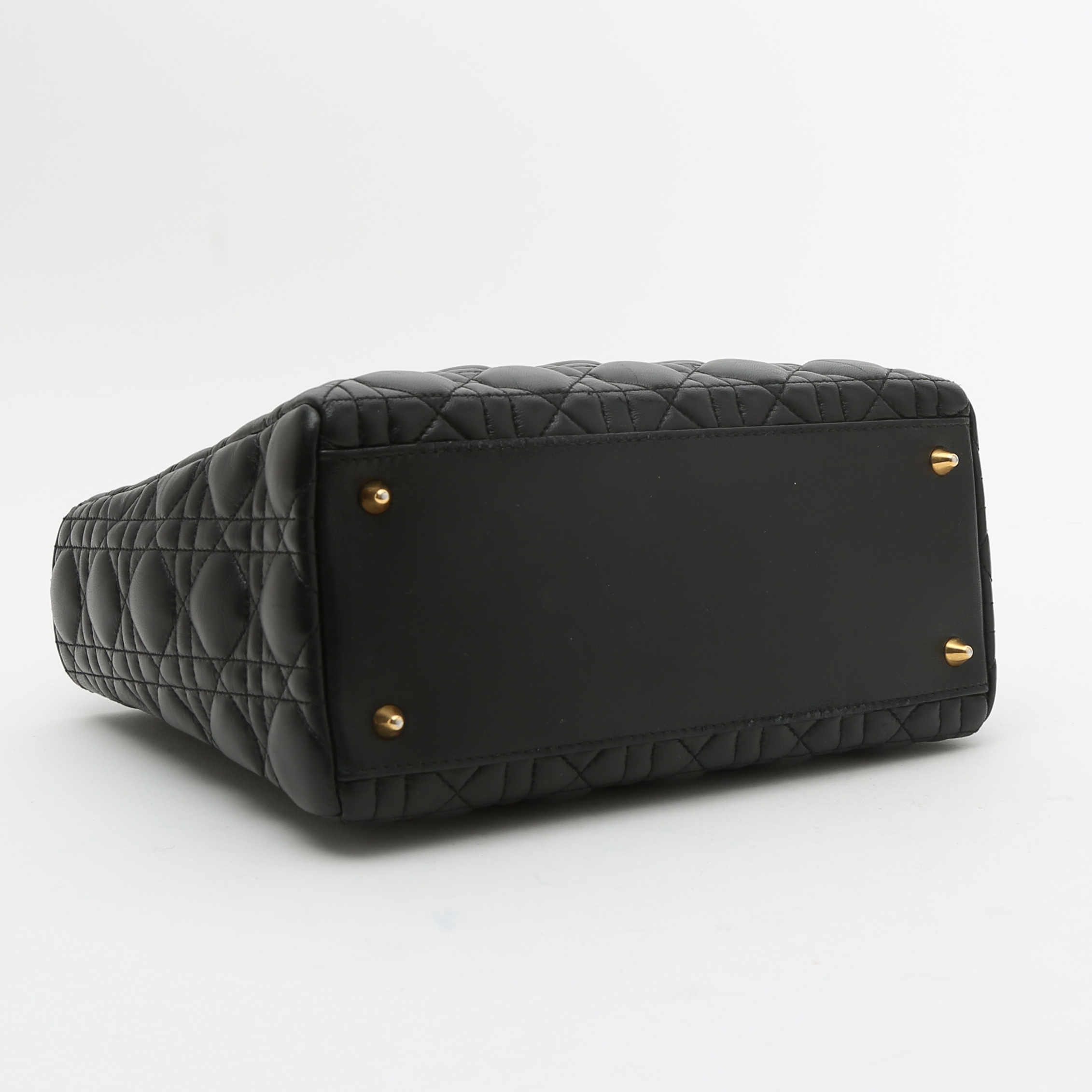 Sac à main Dior  Lady Dior moyen modèle  en cuir cannage noir - Detail D4