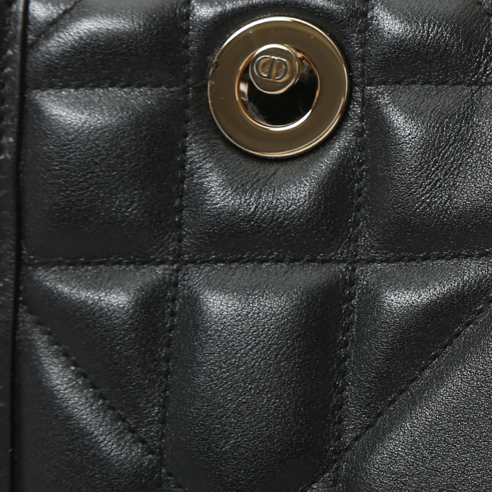 Shopping bag Dior  Essential modello piccolo  in pelle nera - Detail D1