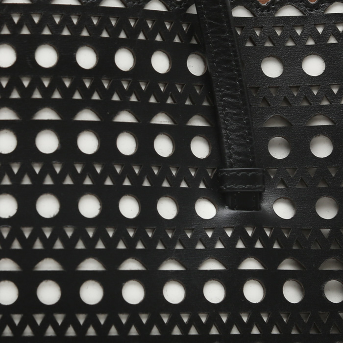 Sac cabas Alaïa Mina en cuir noir - Detail D1