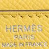 Hermès  Kelly 25 cm handbag  in Jaune de Naples epsom leather - Detail D3 thumbnail